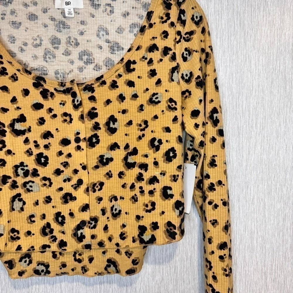 NWT BP Biege Nougat Leopard Crop Top Tank & Cardigan Attached Set Medium - Picture 4 of 10